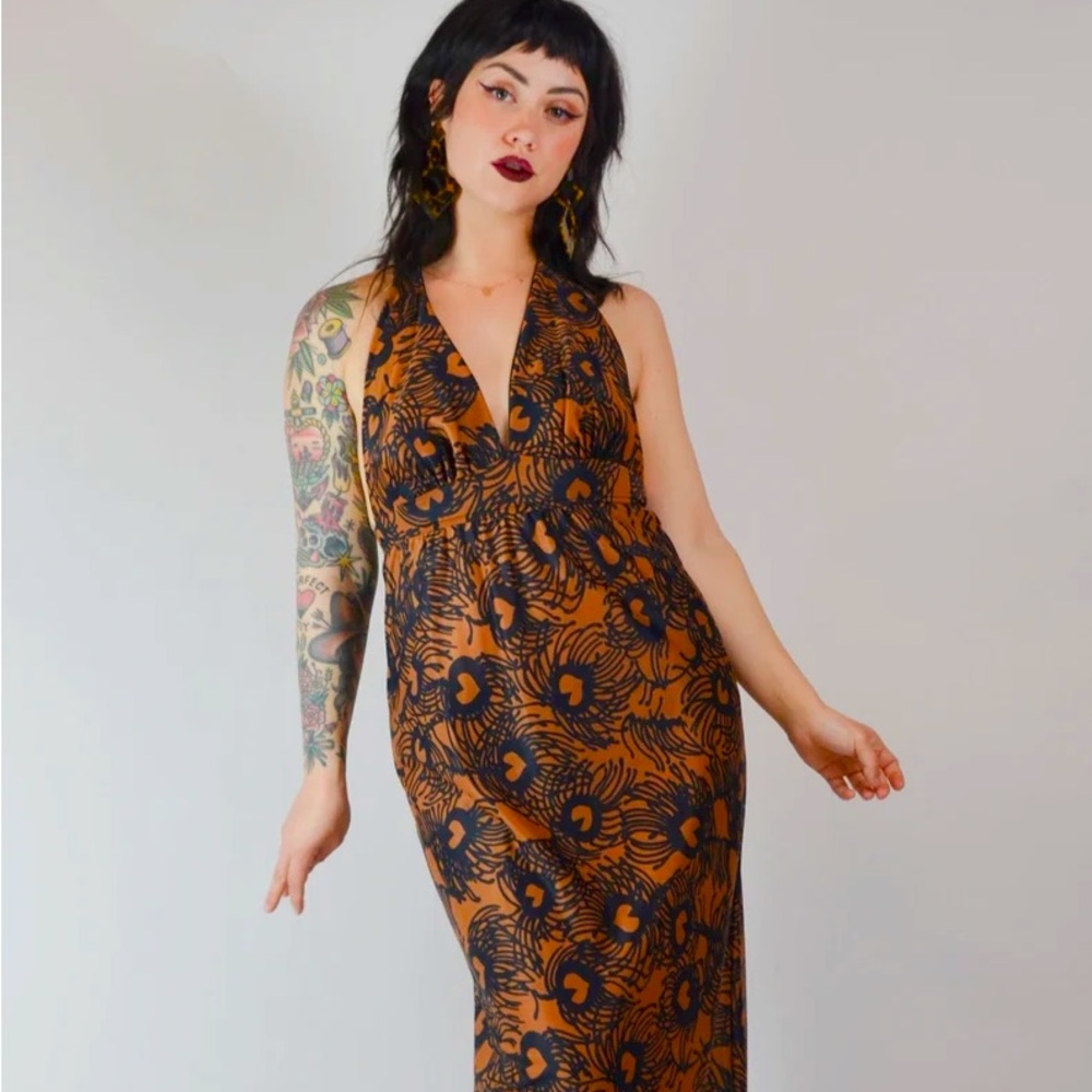 1970s vintage disco halter dress novelty print peacock feathers